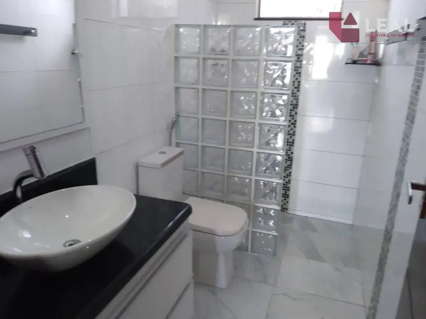Casa com 4 quartos à venda, 300m2 em Colinas de Santa Bárbara, Pouso Alegre - MG - imagem 7 Foto 7 de Casa com 4 quartos à venda, 300m2 em Colinas de Santa Bárbara, Pouso Alegre - MG