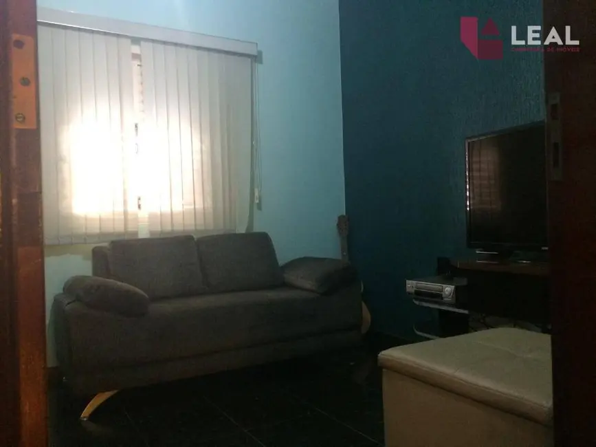 Casa com 3 quartos à venda, 200m2 em Pouso Alegre - MG - imagem 3 Foto 3 de Casa com 3 quartos à venda, 200m2 em Pouso Alegre - MG