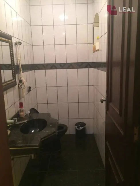 Casa com 3 quartos à venda, 200m2 em Pouso Alegre - MG - imagem 9 Foto 9 de Casa com 3 quartos à venda, 200m2 em Pouso Alegre - MG