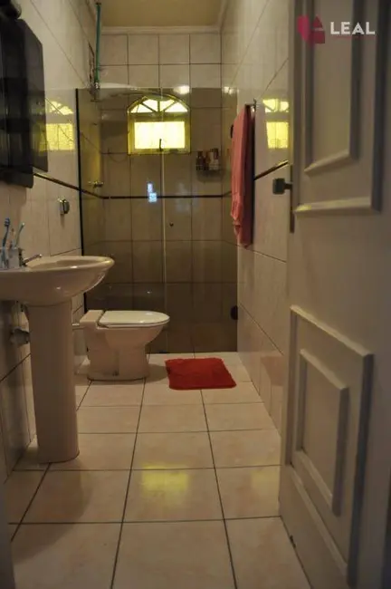 Casa com 3 quartos à venda, 200m2 em Pouso Alegre - MG - imagem 7 Foto 7 de Casa com 3 quartos à venda, 200m2 em Pouso Alegre - MG