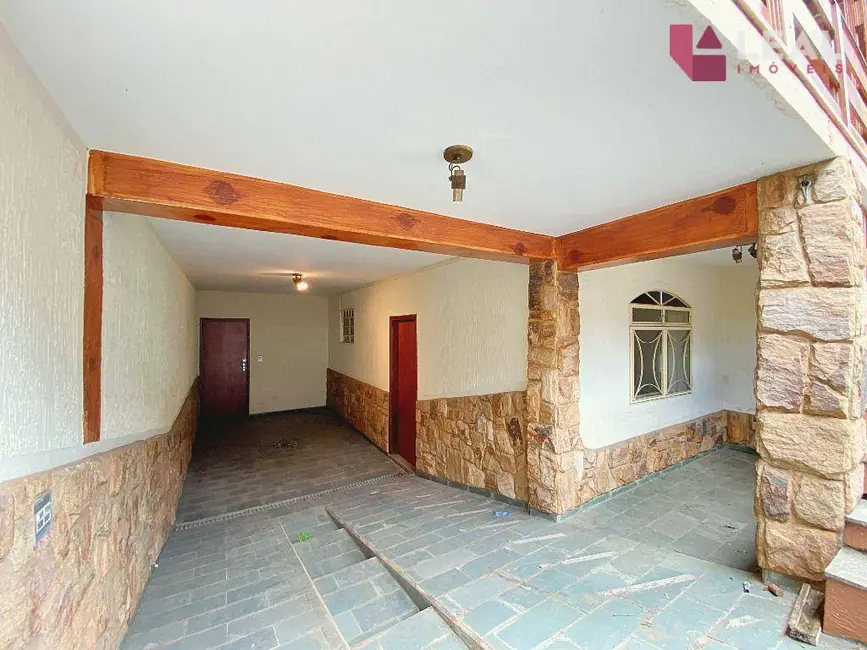 Foto 2 de Casa com 4 quartos à venda, 120m2 em Joaquim José Franco, Pouso Alegre - MG