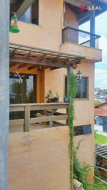 Casa com 3 quartos à venda, 300m2 em Colinas de Santa Bárbara, Pouso Alegre - MG - imagem 5 Foto 5 de Casa com 3 quartos à venda, 300m2 em Colinas de Santa Bárbara, Pouso Alegre - MG