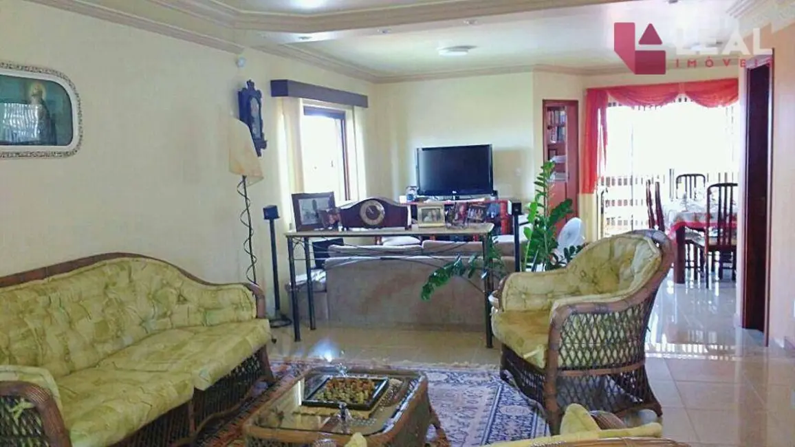 Casa com 3 quartos à venda, 300m2 em Colinas de Santa Bárbara, Pouso Alegre - MG - imagem 9 Foto 9 de Casa com 3 quartos à venda, 300m2 em Colinas de Santa Bárbara, Pouso Alegre - MG