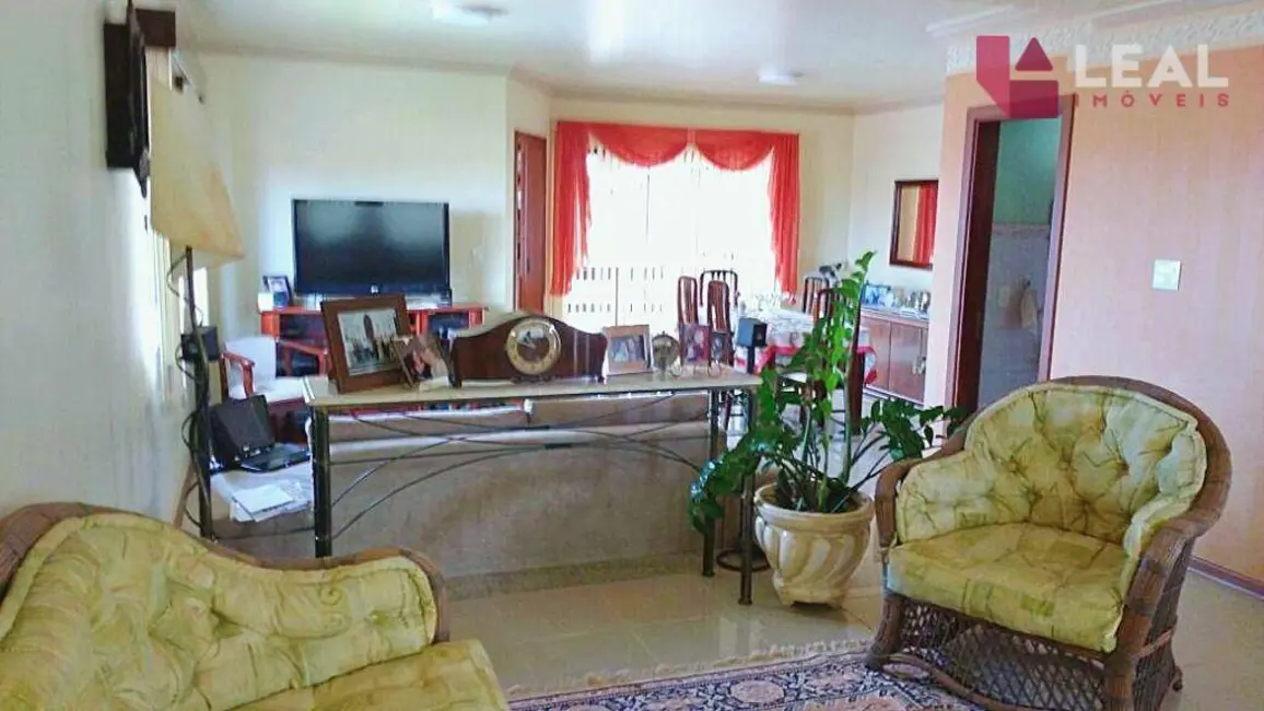 Casa com 3 quartos à venda, 300m2 em Colinas de Santa Bárbara, Pouso Alegre - MG - imagem 8 Foto 8 de Casa com 3 quartos à venda, 300m2 em Colinas de Santa Bárbara, Pouso Alegre - MG