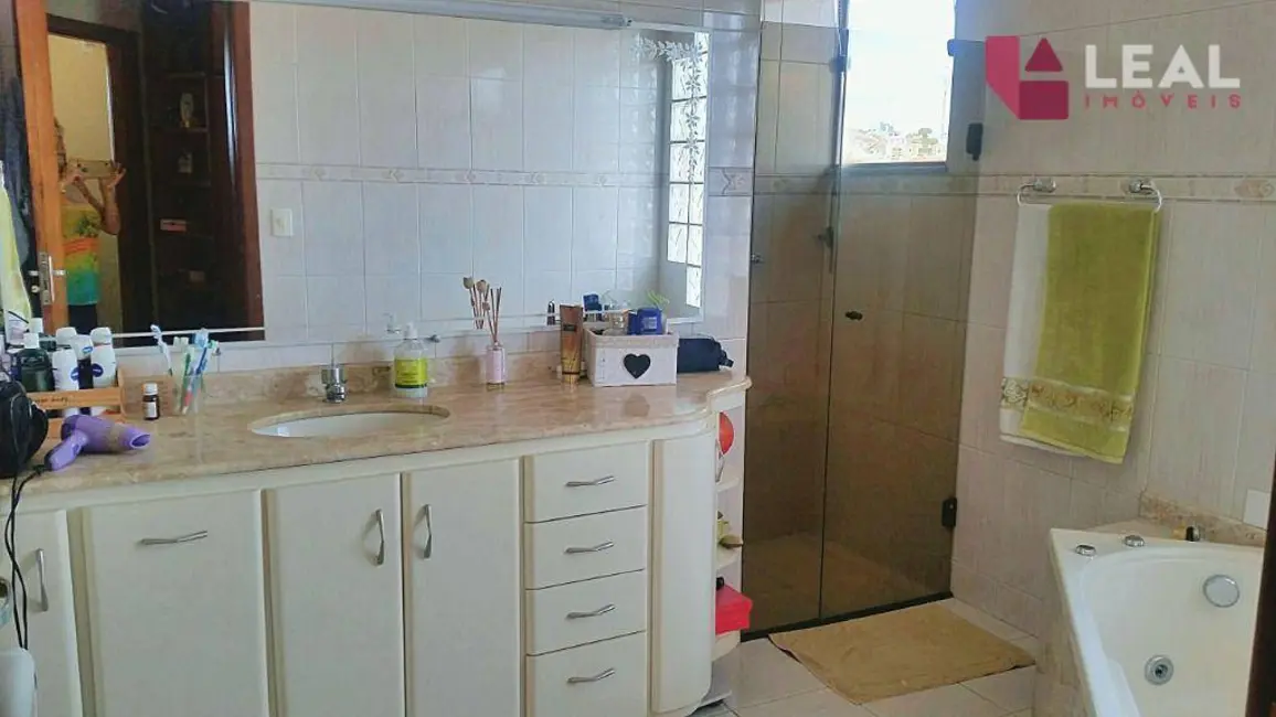 Foto 18 de Casa com 3 quartos à venda, 300m2 em Colinas de Santa Bárbara, Pouso Alegre - MG
