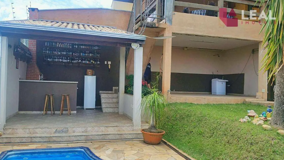 Casa com 3 quartos à venda, 300m2 em Colinas de Santa Bárbara, Pouso Alegre - MG - imagem 3 Foto 3 de Casa com 3 quartos à venda, 300m2 em Colinas de Santa Bárbara, Pouso Alegre - MG