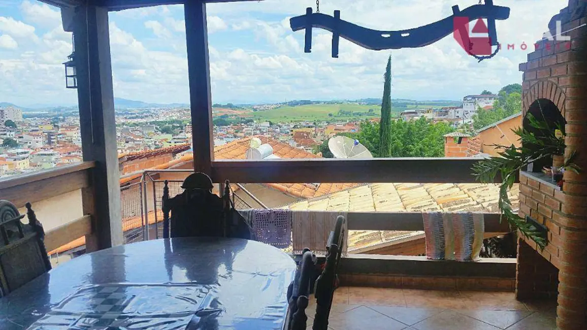 Casa com 3 quartos à venda, 300m2 em Colinas de Santa Bárbara, Pouso Alegre - MG - imagem 7 Foto 7 de Casa com 3 quartos à venda, 300m2 em Colinas de Santa Bárbara, Pouso Alegre - MG