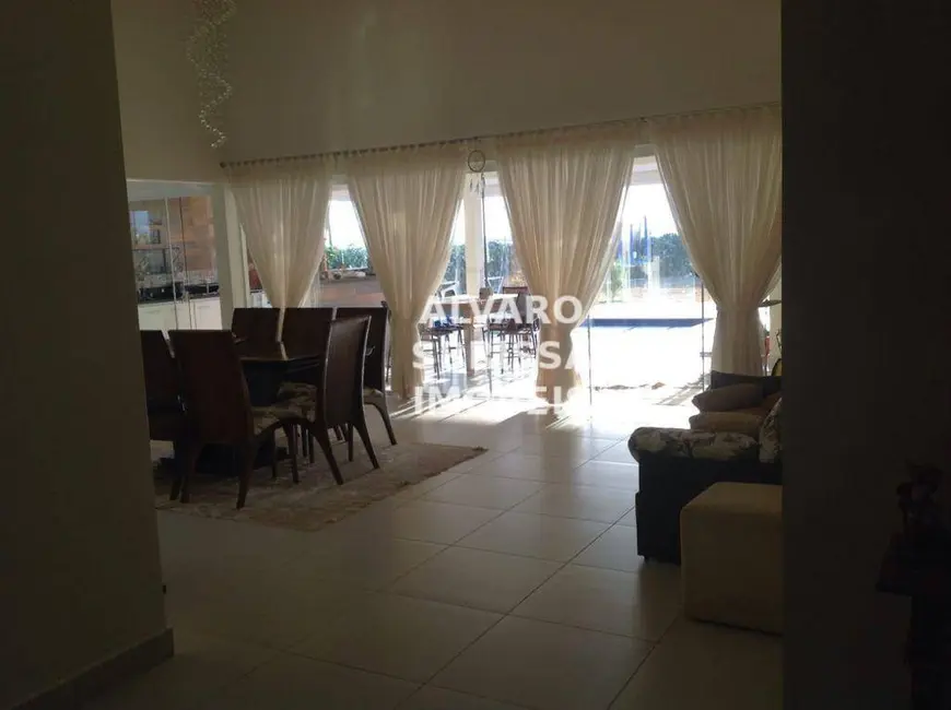 Foto 9 de Casa com 3 quartos à venda, 1000m2 em Salto - SP