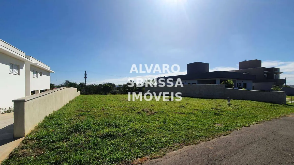 Foto 1 de Terreno / Lote à venda, 1000m2 em Salto - SP