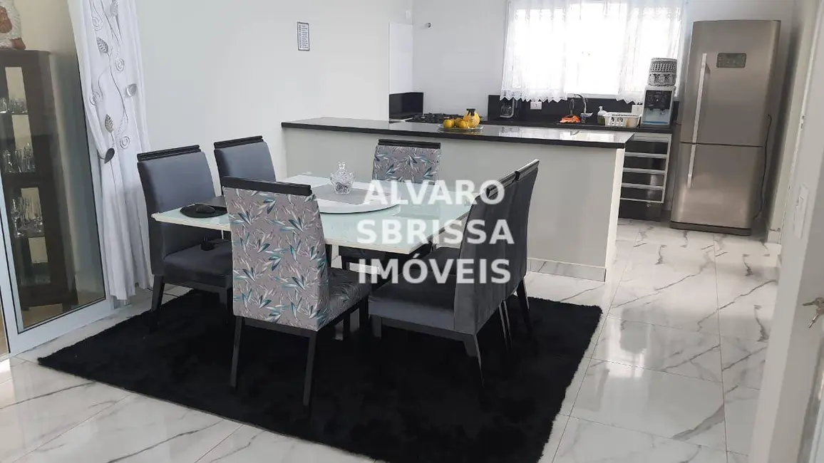 Casa de Condomínio com 3 quartos à venda, 450m2 em Porangaba - SP - imagem 5 Foto 5 de Casa de Condomínio com 3 quartos à venda, 450m2 em Porangaba - SP