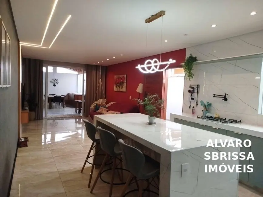 Casa com 2 quartos à venda, 175m2 em Praia Grande - SP - imagem 5 Foto 5 de Casa com 2 quartos à venda, 175m2 em Praia Grande - SP
