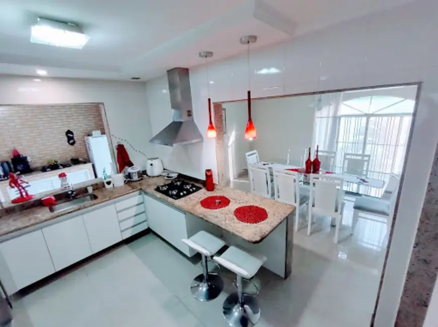 Casa com 4 quartos à venda, 315m2 em Santa Eugênia, Nova Iguacu - RJ - imagem 7 Foto 7 de Casa com 4 quartos à venda, 315m2 em Santa Eugênia, Nova Iguacu - RJ