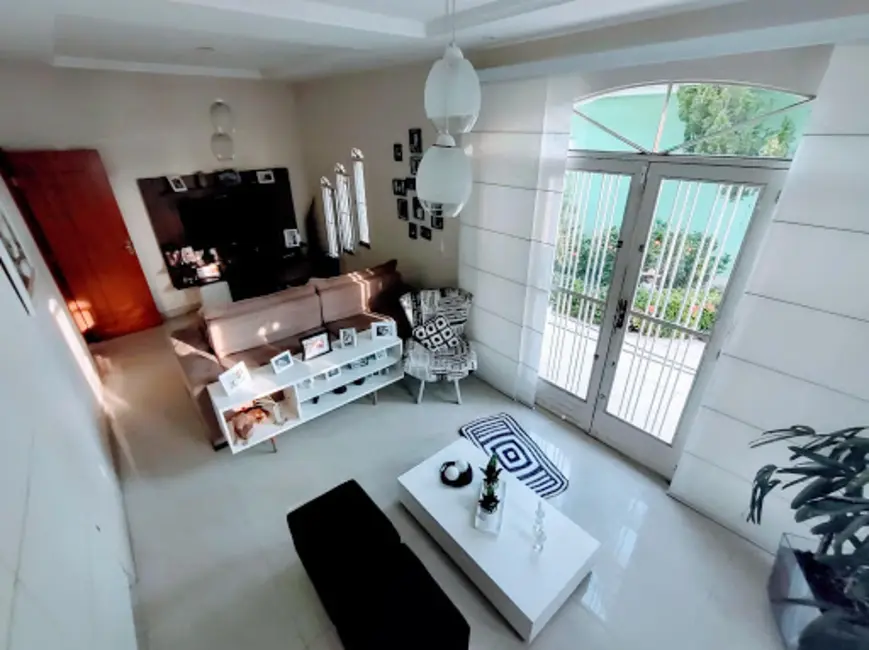 Casa com 4 quartos à venda, 315m2 em Santa Eugênia, Nova Iguacu - RJ - imagem 2 Foto 2 de Casa com 4 quartos à venda, 315m2 em Santa Eugênia, Nova Iguacu - RJ