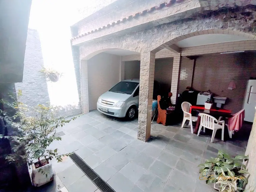 Casa com 4 quartos à venda, 300m2 em Conjunto Residencial Redenção, Nova Iguacu - RJ - imagem 7 Foto 7 de Casa com 4 quartos à venda, 300m2 em Conjunto Residencial Redenção, Nova Iguacu - RJ