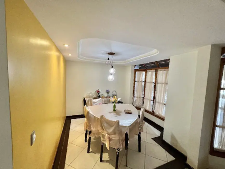 Casa de Condomínio com 5 quartos à venda, 200m2 em Ouro Preto, Nova Iguacu - RJ - imagem 7 Foto 7 de Casa de Condomínio com 5 quartos à venda, 200m2 em Ouro Preto, Nova Iguacu - RJ