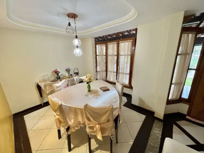 Foto 2 de Casa de Condomínio com 5 quartos à venda, 200m2 em Ouro Preto, Nova Iguacu - RJ