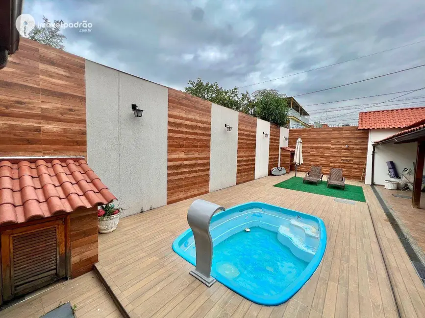 Casa de Condomínio com 5 quartos à venda, 200m2 em Ouro Preto, Nova Iguacu - RJ - imagem 1 Foto 1 de Casa de Condomínio com 5 quartos à venda, 200m2 em Ouro Preto, Nova Iguacu - RJ