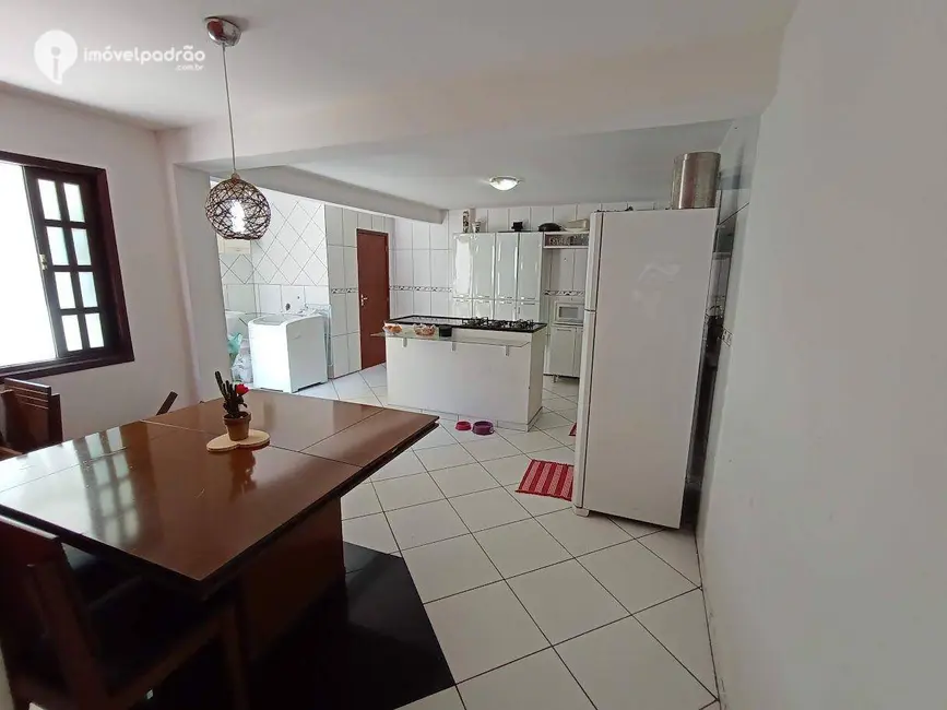 Foto 2 de Casa de Condomínio com 3 quartos à venda, 300m2 em Nossa Senhora das Graças, Nova Iguacu - RJ