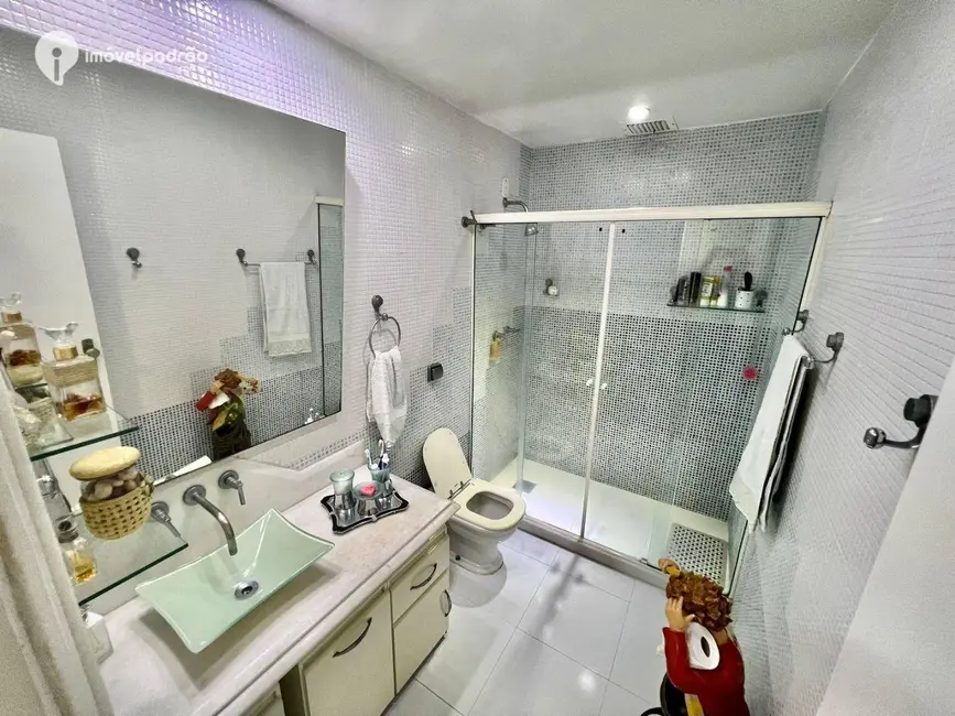 Casa de Condomínio com 3 quartos à venda, 360m2 em Ouro Preto, Nova Iguacu - RJ - imagem 8 Foto 8 de Casa de Condomínio com 3 quartos à venda, 360m2 em Ouro Preto, Nova Iguacu - RJ