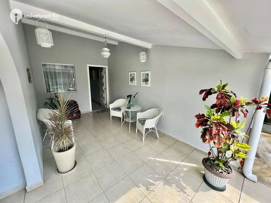 Casa de Condomínio com 3 quartos à venda, 360m2 em Ouro Preto, Nova Iguacu - RJ - imagem 5 Foto 5 de Casa de Condomínio com 3 quartos à venda, 360m2 em Ouro Preto, Nova Iguacu - RJ