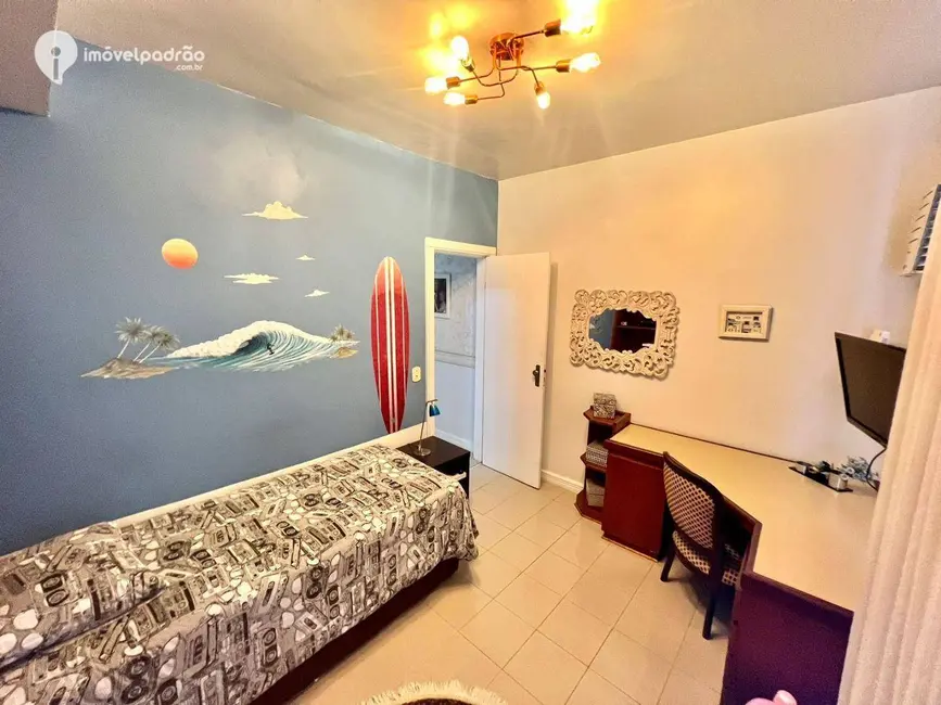 Casa de Condomínio com 3 quartos à venda, 360m2 em Ouro Preto, Nova Iguacu - RJ - imagem 3 Foto 3 de Casa de Condomínio com 3 quartos à venda, 360m2 em Ouro Preto, Nova Iguacu - RJ