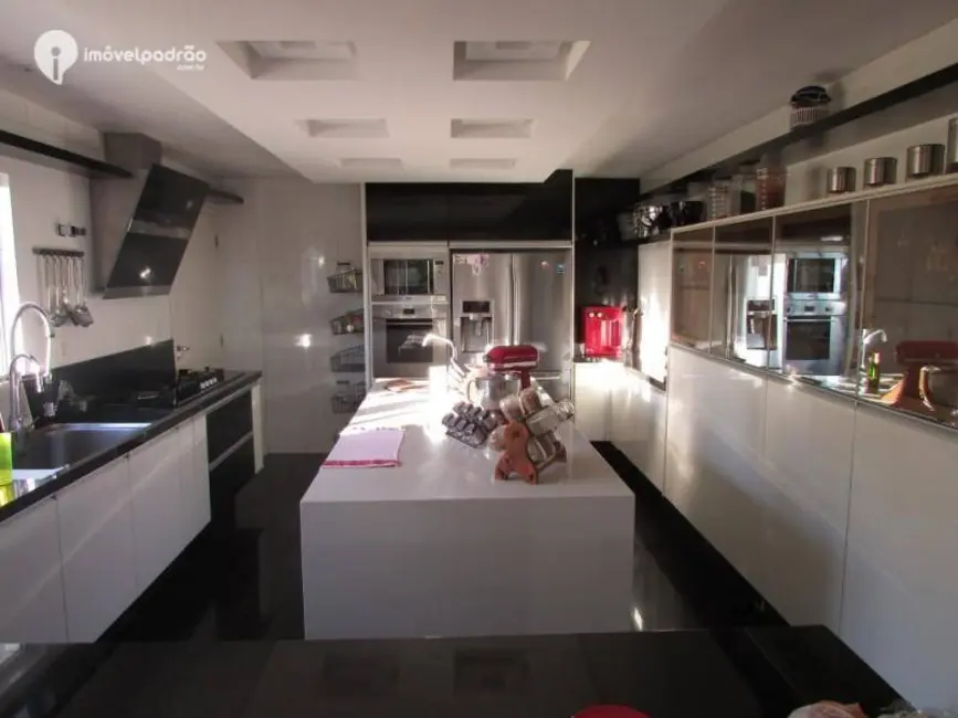 Casa de Condomínio com 5 quartos à venda, 400m2 em Conjunto Residencial Redenção, Nova Iguacu - RJ - imagem 3 Foto 3 de Casa de Condomínio com 5 quartos à venda, 400m2 em Conjunto Residencial Redenção, Nova Iguacu - RJ