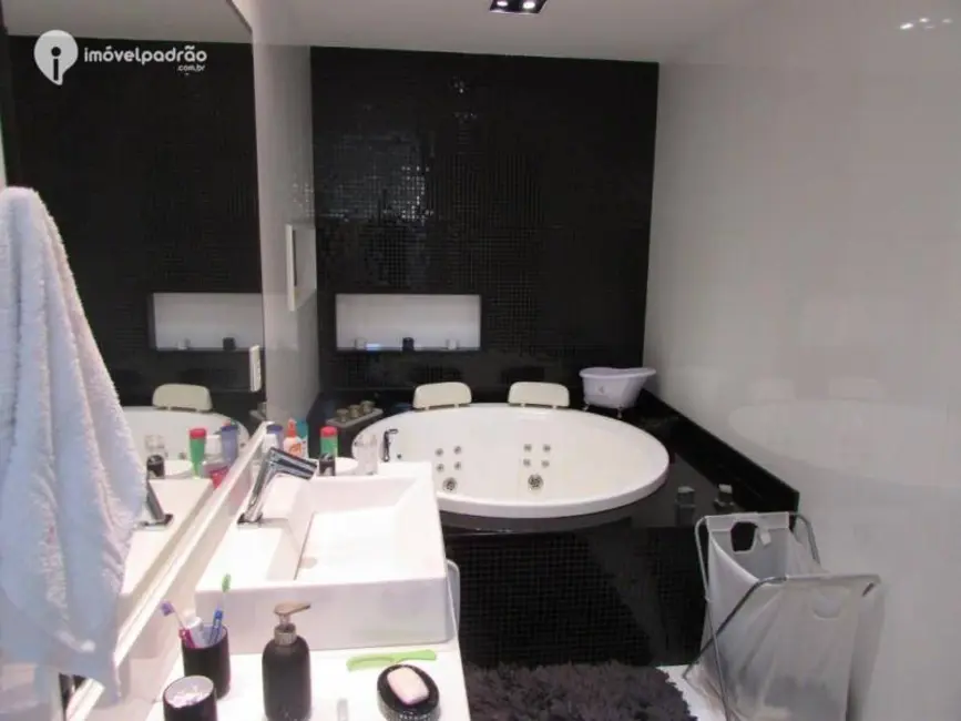 Casa de Condomínio com 5 quartos à venda, 400m2 em Conjunto Residencial Redenção, Nova Iguacu - RJ - imagem 9 Foto 9 de Casa de Condomínio com 5 quartos à venda, 400m2 em Conjunto Residencial Redenção, Nova Iguacu - RJ