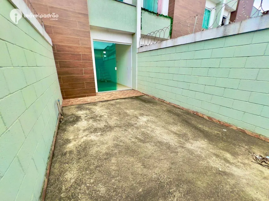 Foto 2 de Casa com 2 quartos à venda, 90m2 em Piam, Belford Roxo - RJ