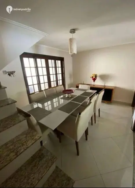 Casa com 3 quartos à venda, 130m2 em Moquetá, Nova Iguacu - RJ - imagem 5 Foto 5 de Casa com 3 quartos à venda, 130m2 em Moquetá, Nova Iguacu - RJ