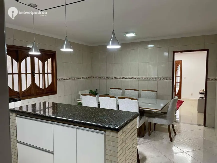 Casa com 3 quartos à venda, 330m2 em Jardim Nova Era, Nova Iguacu - RJ - imagem 3 Foto 3 de Casa com 3 quartos à venda, 330m2 em Jardim Nova Era, Nova Iguacu - RJ