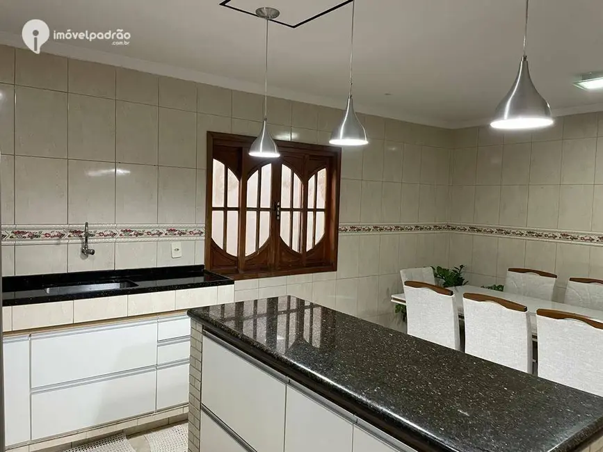 Casa com 3 quartos à venda, 330m2 em Jardim Nova Era, Nova Iguacu - RJ - imagem 4 Foto 4 de Casa com 3 quartos à venda, 330m2 em Jardim Nova Era, Nova Iguacu - RJ