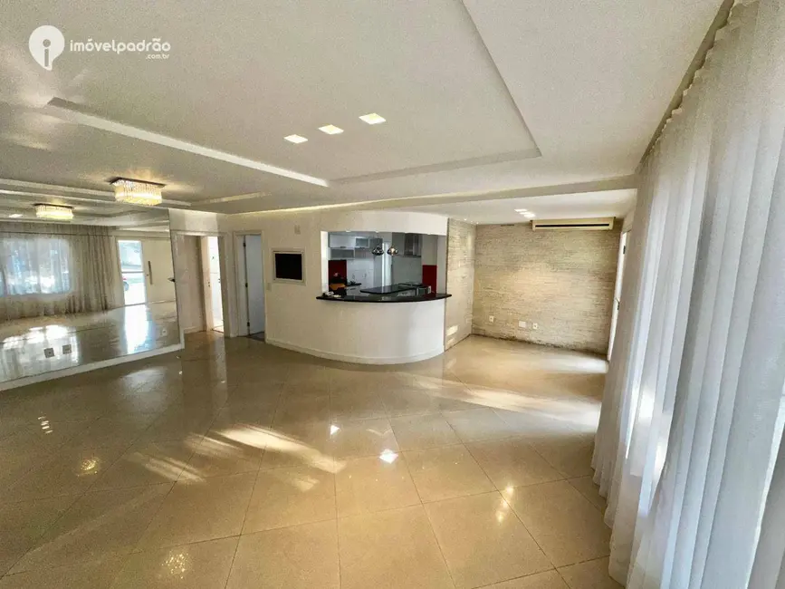 Casa de Condomínio com 3 quartos à venda, 300m2 em Ouro Preto, Nova Iguacu - RJ - imagem 3 Foto 3 de Casa de Condomínio com 3 quartos à venda, 300m2 em Ouro Preto, Nova Iguacu - RJ