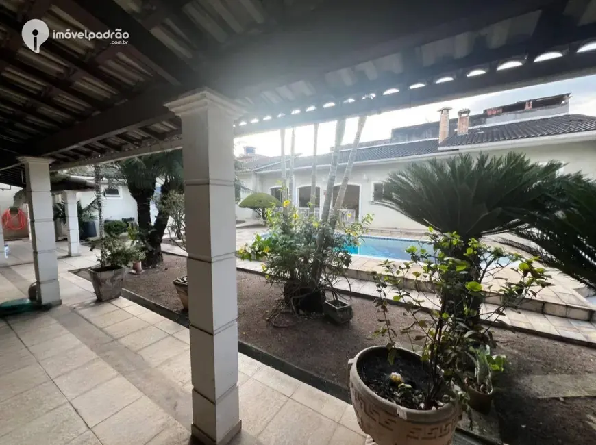 Casa com 5 quartos à venda, 340m2 em Nova Iguacu - RJ - imagem 6 Foto 6 de Casa com 5 quartos à venda, 340m2 em Nova Iguacu - RJ
