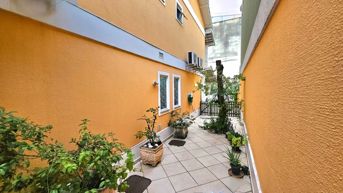 Casa de Condomínio com 4 quartos à venda, 184m2 em Centro, Nova Iguacu - RJ - imagem 6 Foto 6 de Casa de Condomínio com 4 quartos à venda, 184m2 em Centro, Nova Iguacu - RJ