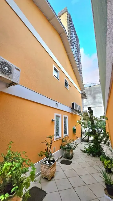 Casa de Condomínio com 4 quartos à venda, 184m2 em Centro, Nova Iguacu - RJ - imagem 5 Foto 5 de Casa de Condomínio com 4 quartos à venda, 184m2 em Centro, Nova Iguacu - RJ