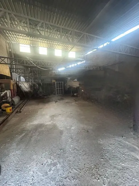 Foto 2 de Armazém / Galpão para alugar, 250m2 em Centro, Mesquita - RJ