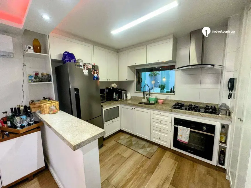 Casa com 3 quartos à venda, 300m2 em Nova Iguacu - RJ - imagem 9 Foto 9 de Casa com 3 quartos à venda, 300m2 em Nova Iguacu - RJ
