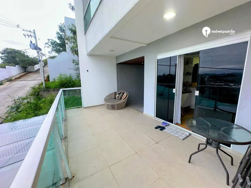 Casa com 3 quartos à venda, 300m2 em Nova Iguacu - RJ - imagem 5 Foto 5 de Casa com 3 quartos à venda, 300m2 em Nova Iguacu - RJ