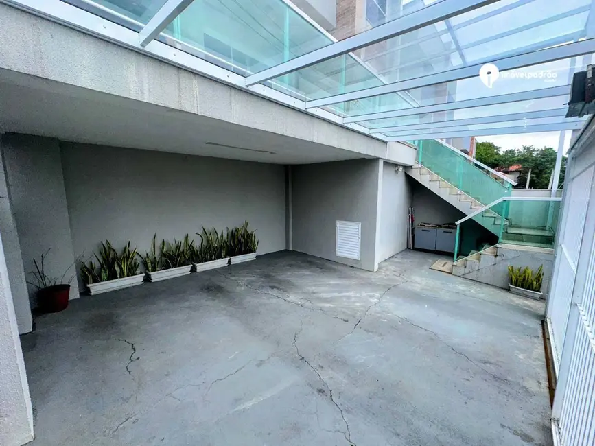 Casa com 3 quartos à venda, 300m2 em Nova Iguacu - RJ - imagem 2 Foto 2 de Casa com 3 quartos à venda, 300m2 em Nova Iguacu - RJ