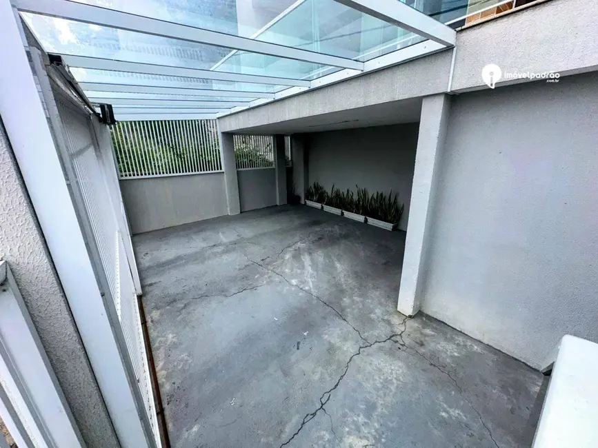 Casa com 3 quartos à venda, 300m2 em Nova Iguacu - RJ - imagem 3 Foto 3 de Casa com 3 quartos à venda, 300m2 em Nova Iguacu - RJ