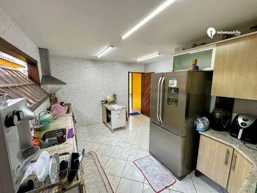 Foto 9 de Casa com 3 quartos para alugar, 180m2 em Nova Iguacu - RJ