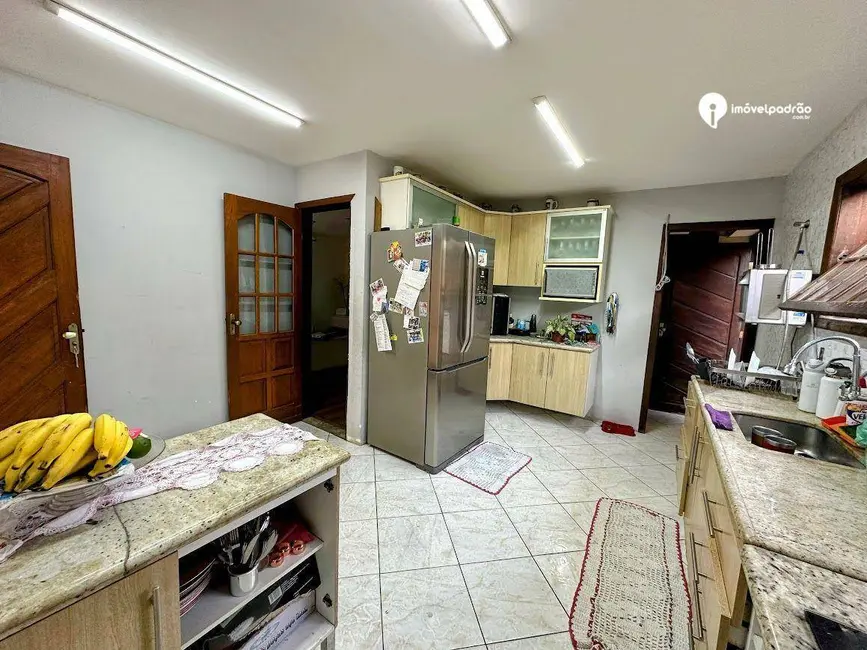 Foto 8 de Casa com 3 quartos para alugar, 180m2 em Nova Iguacu - RJ