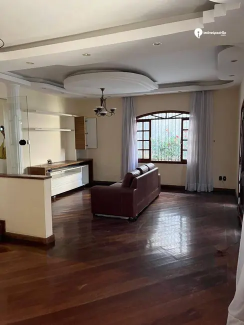 Casa com 6 quartos à venda, 600m2 em Cabral, Nilopolis - RJ - imagem 7 Foto 7 de Casa com 6 quartos à venda, 600m2 em Cabral, Nilopolis - RJ