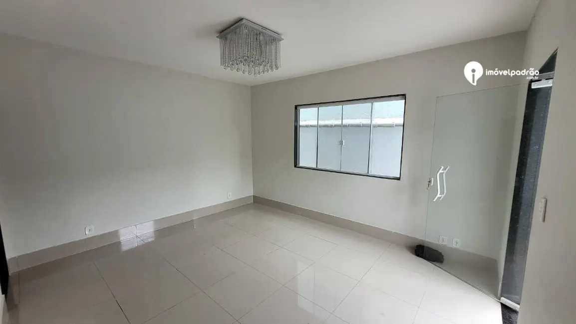 Foto 2 de Casa de Condomínio com 3 quartos para alugar, 245m2 em Centro, Nova Iguacu - RJ