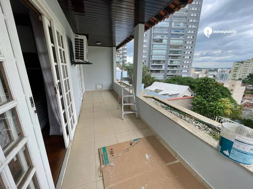 Casa com 5 quartos para alugar, 500m2 em Centro, Nova Iguacu - RJ - imagem 3 Foto 3 de Casa com 5 quartos para alugar, 500m2 em Centro, Nova Iguacu - RJ