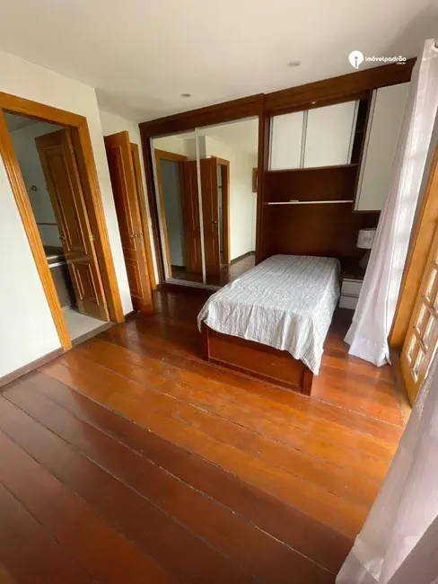 Casa com 5 quartos para alugar, 500m2 em Centro, Nova Iguacu - RJ - imagem 5 Foto 5 de Casa com 5 quartos para alugar, 500m2 em Centro, Nova Iguacu - RJ