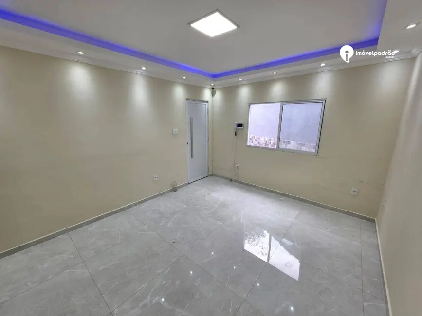 Foto 2 de Casa com 2 quartos para alugar, 180m2 em Jardim Palmares, Nova Iguacu - RJ
