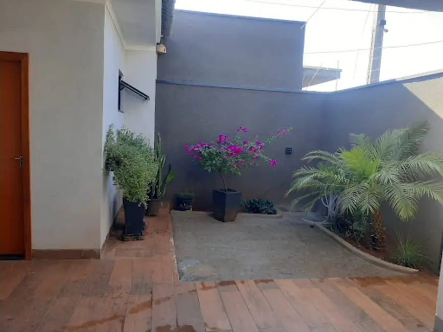 Foto 3 de Casa com 3 quartos à venda, 200m2 em Jardim Residencial Vilar, Votuporanga - SP