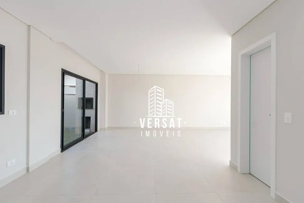Sobrado com 3 quartos à venda, 165m2 em São Lourenço, Curitiba - PR - imagem 8 Foto 8 de Sobrado com 3 quartos à venda, 165m2 em São Lourenço, Curitiba - PR