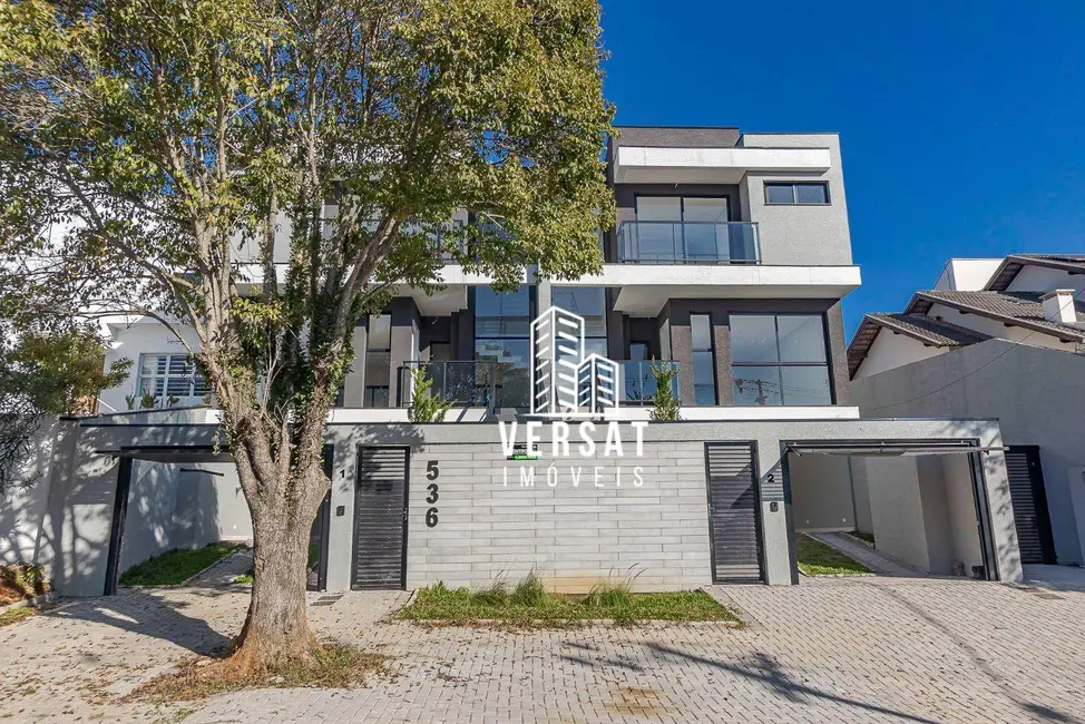 Sobrado com 3 quartos à venda, 165m2 em São Lourenço, Curitiba - PR - imagem 3 Foto 3 de Sobrado com 3 quartos à venda, 165m2 em São Lourenço, Curitiba - PR